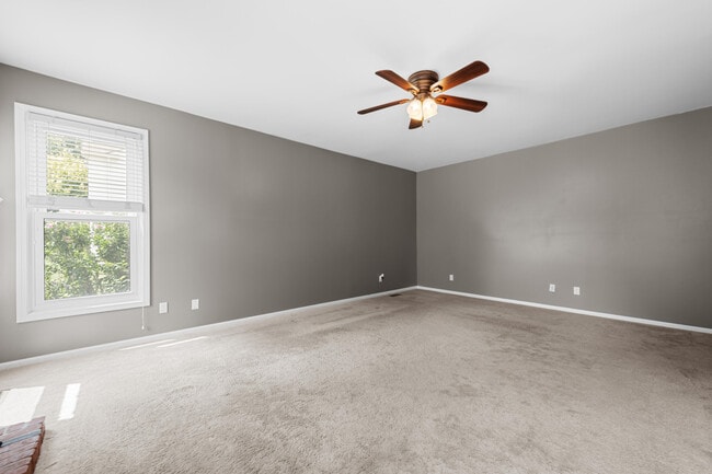 Building Photo - 47643 Ashford Dr S