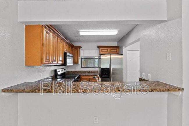 Building Photo - 1543 Lake Crystal Dr