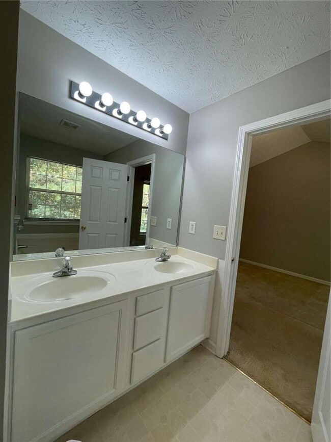 Building Photo - 2346 Delfern Dr NW