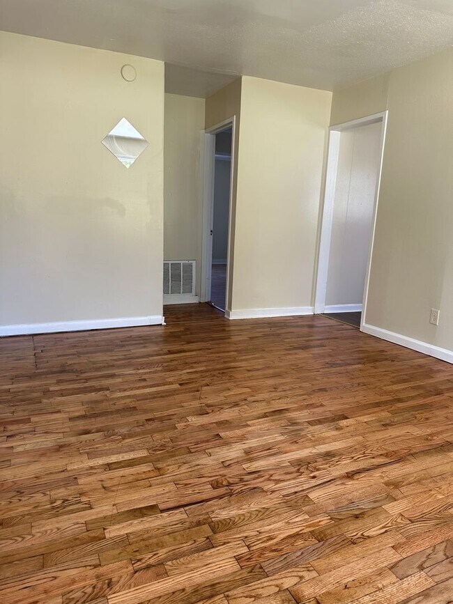 Building Photo - 3 Bedroom and 2 Bathroom home.