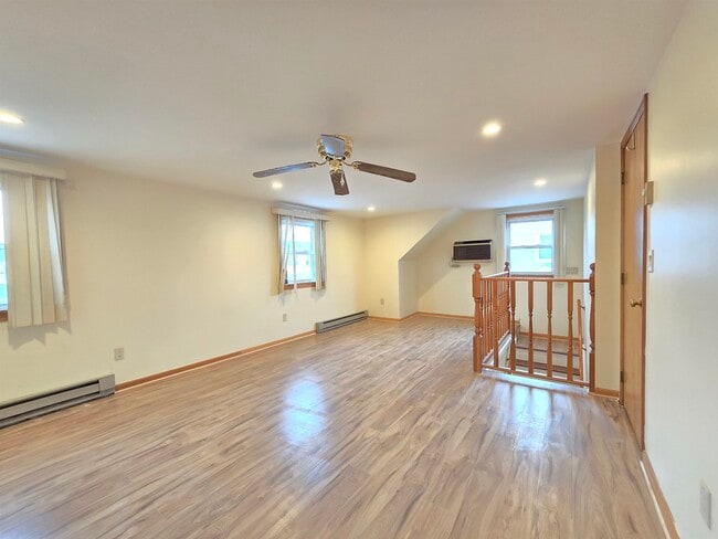 Building Photo - 701 4th St