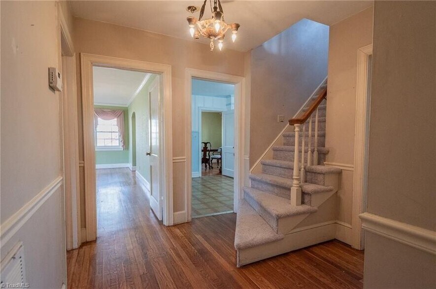 Building Photo - 208 Tremont Dr