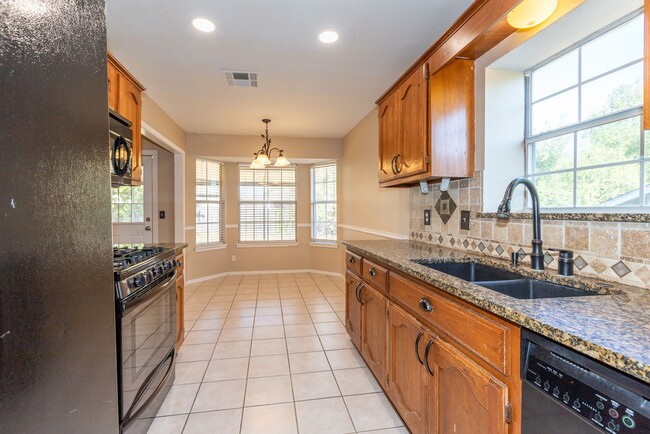 Building Photo - 3 Bed | 2 Bath in Broken Arrow!