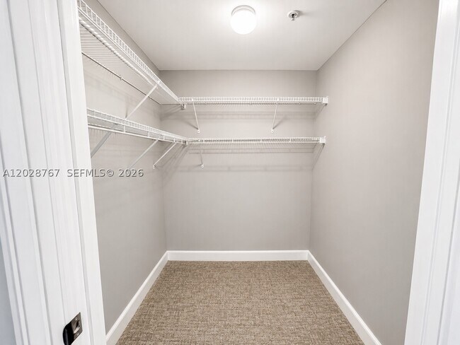 Building Photo - 14951 Royal Oaks Ln