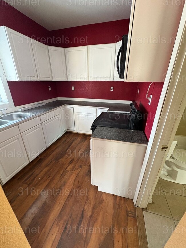 Building Photo - $899 - 2 bed 2 bath - Single Family Home