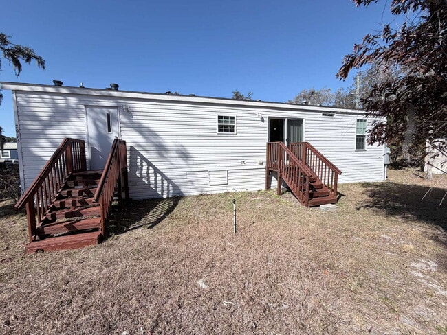 Building Photo - "Serene 3-Bed, 2-Bath Home in Auburndale - 1152 Sq Ft of Comfort on Hickory Rd!"