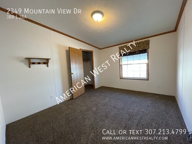 Building Photo - 2349 Mountain View Dr
