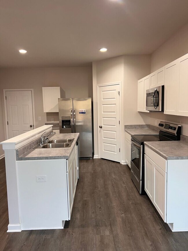 Building Photo - Coming Soon! Pre-Lease This Stunning 3-Bed, 2.5-Bath Home in Cullman