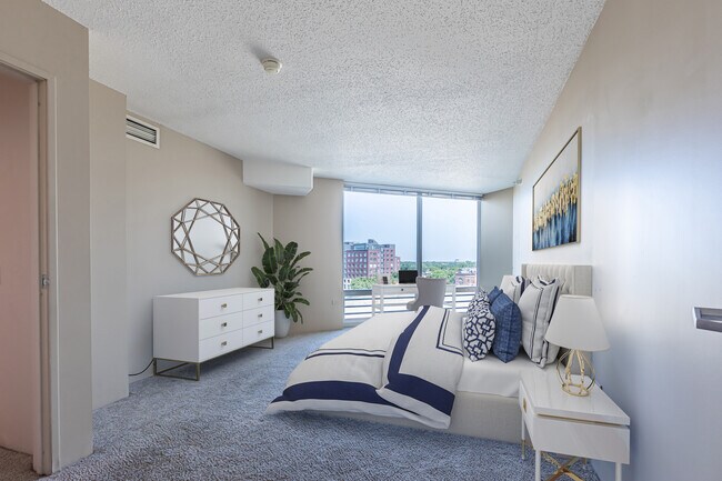 Building Photo - 1720 Maple Ave