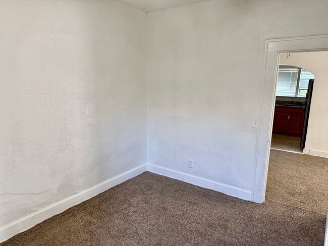 Building Photo - 3/1 Located in South St. Pete!