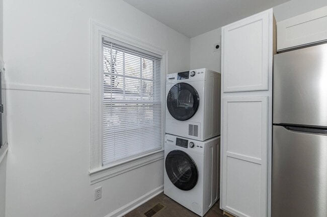 Building Photo - Amazingly large 2 bedroom home with fenced yard!