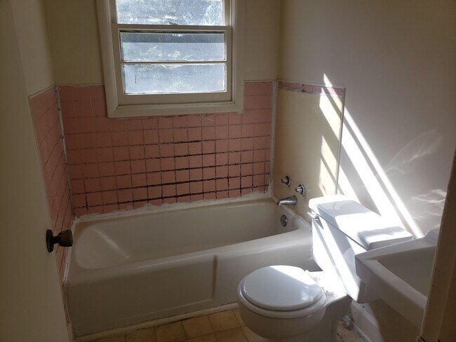 Building Photo - 408 Pinckney St