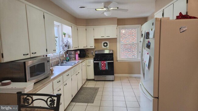 Building Photo - 211 University Blvd