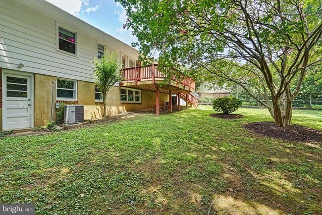 Building Photo - 604 Yeonas Dr SW