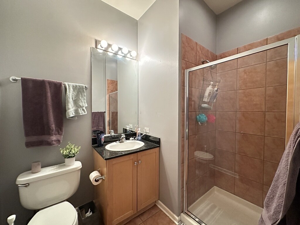 Building Photo - 1743 W North Ave