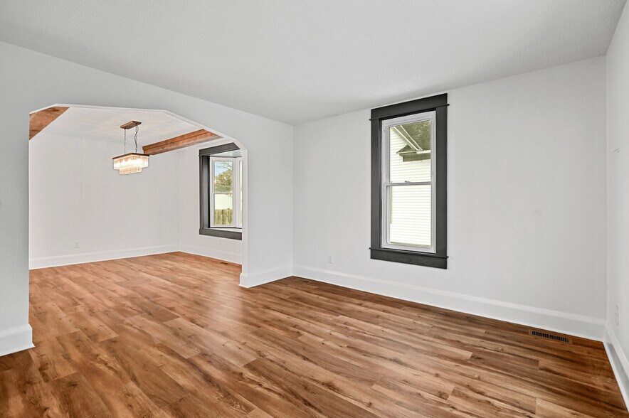 Building Photo - 3127 33rd Ave S