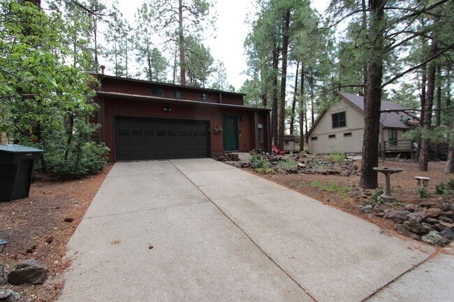 Primary Photo - LEASE PENDING! Modern 2-Level Home in Univ...