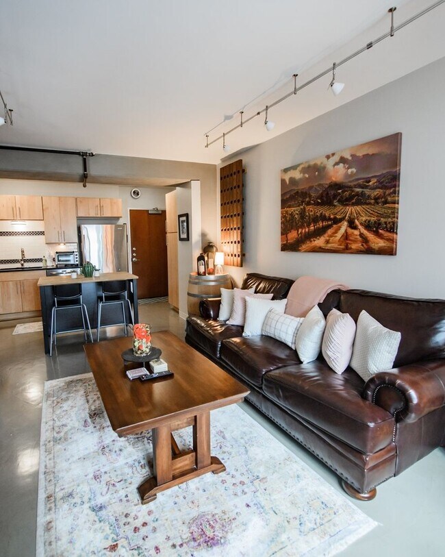 Building Photo - Authentically Cool Downtown Austin Condo | Walk Everywhere | Fully Furnished