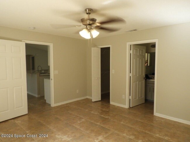 Building Photo - 3235 Forghun Ave SE