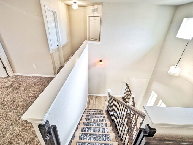 Building Photo - Stunning Modern Home with Breathtaking Mou...