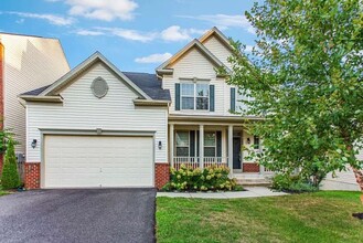 Building Photo - Gorgeous Large Sf 4 beds + 3.5 BATHS -