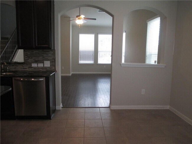 Building Photo - 1704 Willow Vista