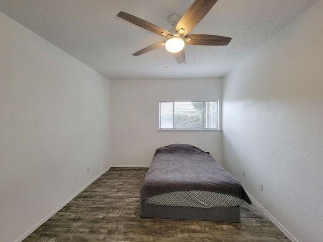 Building Photo - Spacious one of a kind 2 bedroom 2 bath condo in excellent condition. Entire condo has been paint...