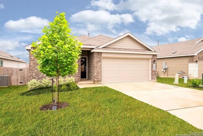 Building Photo - Inviting and Elegant One-Story Ranch Home
