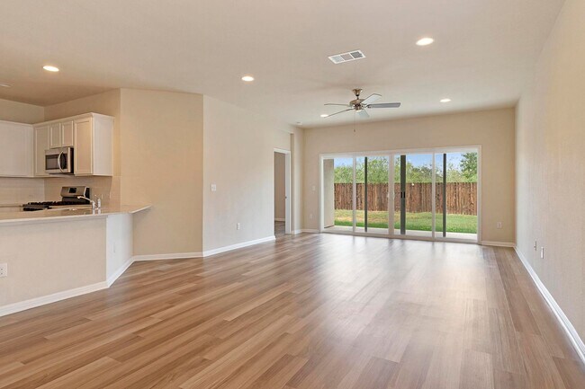 Building Photo - Gorgeous 4-bedroom home!