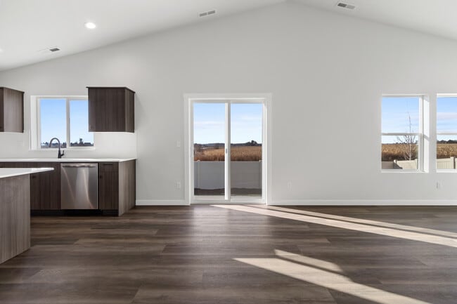 Building Photo - 7113 S Old Farm Ave