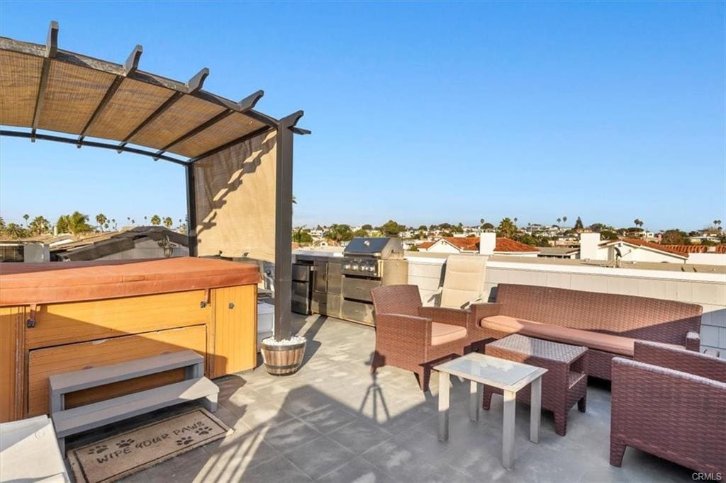 Roof Deck w/ Jacuzzi - 206 Avenue H