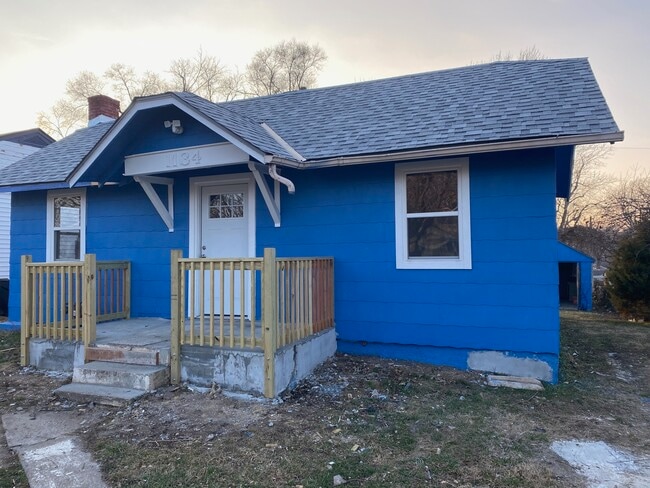 Building Photo - 1134 S Haden St