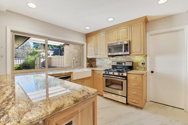 Building Photo - 2995 Dogwood Cir