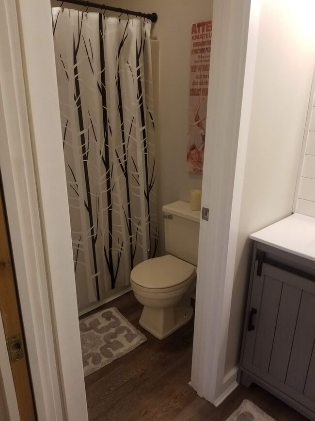 Building Photo - $1,800 - 2 Bed, 2 Bath Furnished SUMMER 6 month seasonal available 4/15