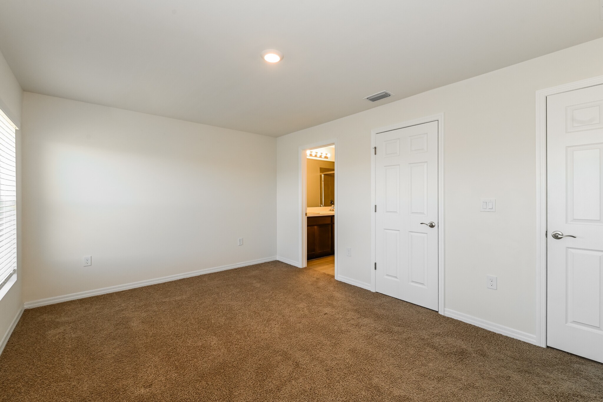 Building Photo - 15046 Wildflower Cir