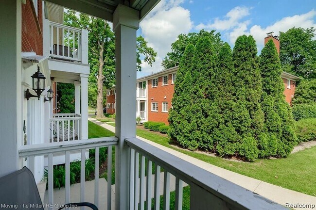 Building Photo - 487 N Eton St