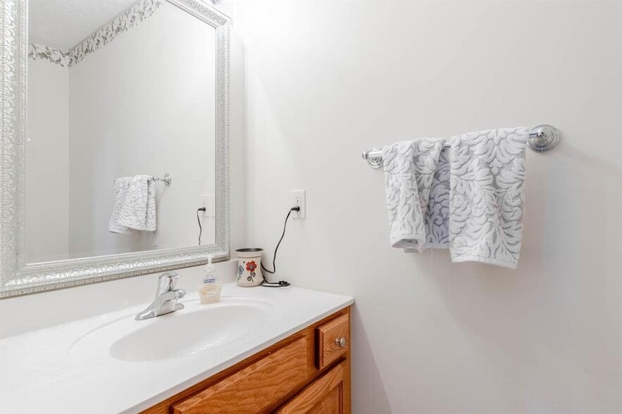 Building Photo - 175 Blue Leaf Dr