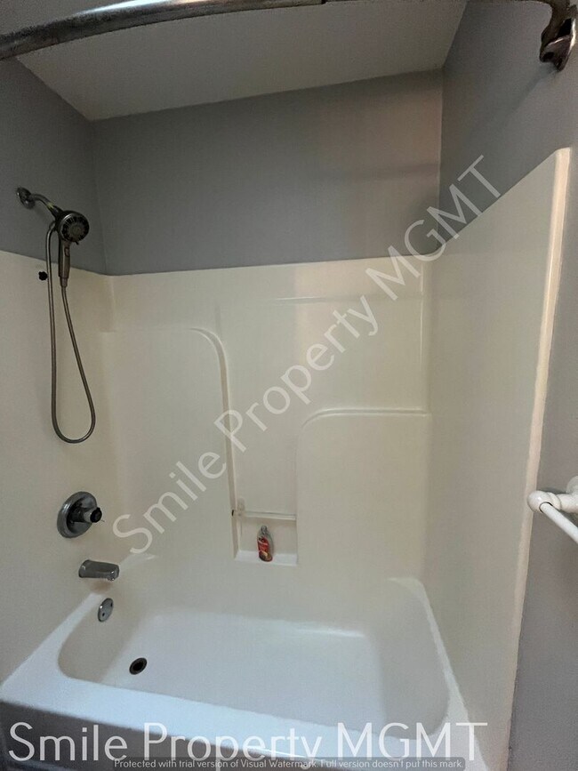 Building Photo - single house