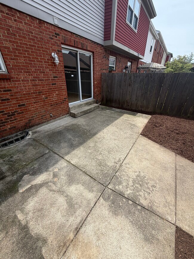 Building Photo - Sunbury Townhome