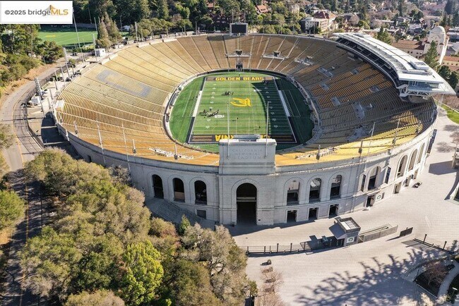 Building Photo - 2601 College Ave