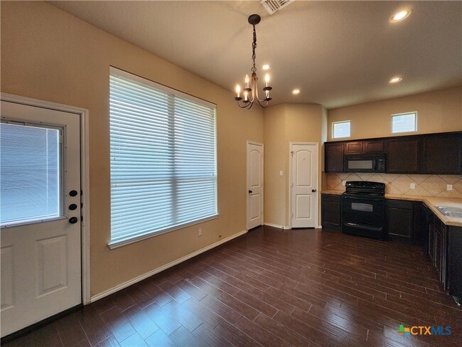 Building Photo - 305 Rosalie Dr