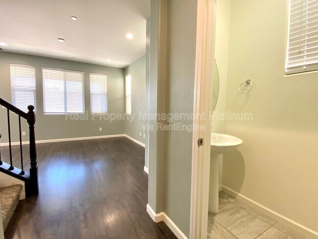 Building Photo - 2534 Mustang Dr