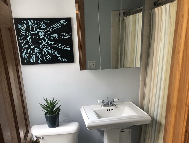 Bathroom - 3410 N Lake Shore Dr