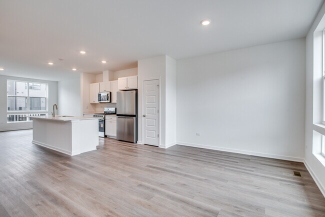 Building Photo - 382 Summit Cir