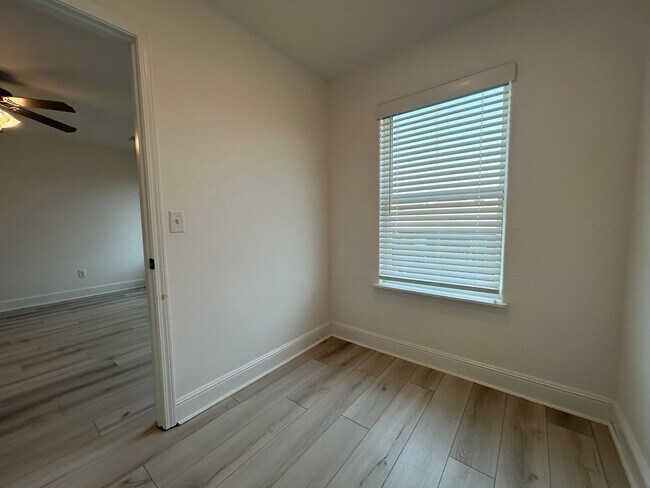 Building Photo - Gorgeous Contemporary Family Home in Cente...