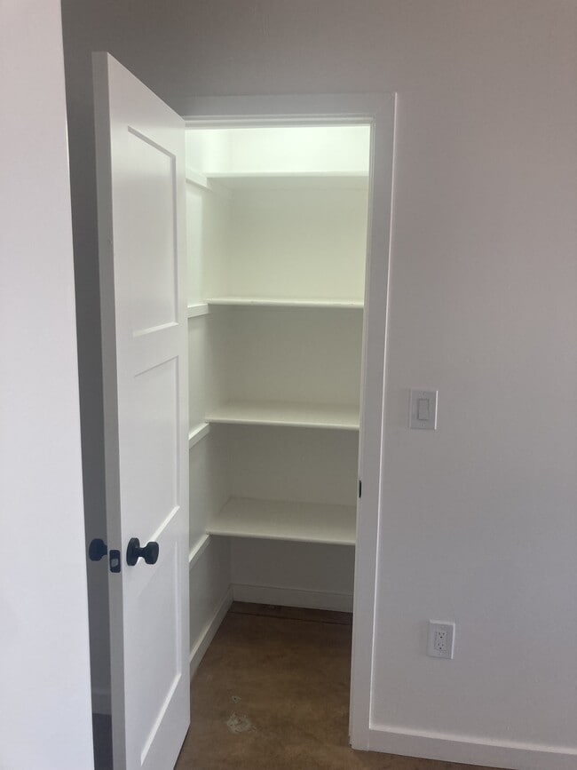 Building Photo - 1050 E Water St