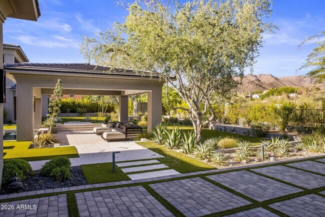 Building Photo - 10110 E Siesta Ln