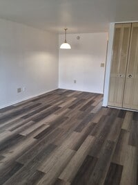 Building Photo - 211 Birdseye St