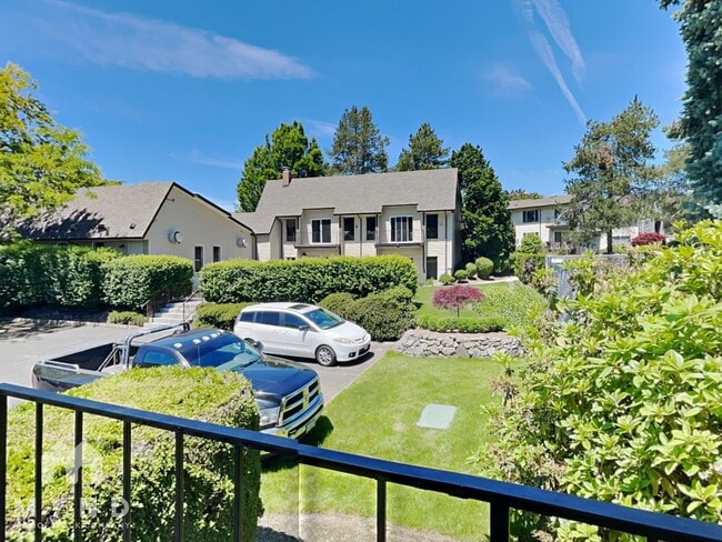 Building Photo - 200 SW Florence Ave