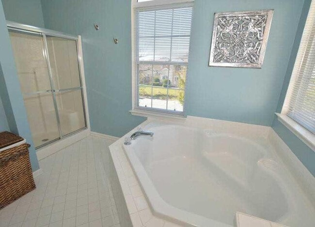 Building Photo - 1st suite with full bath!